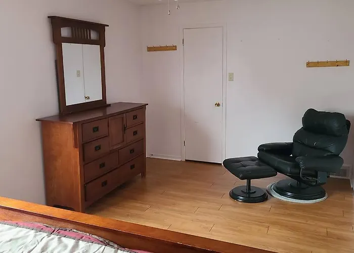 Entire 9 Person House With Sky Light