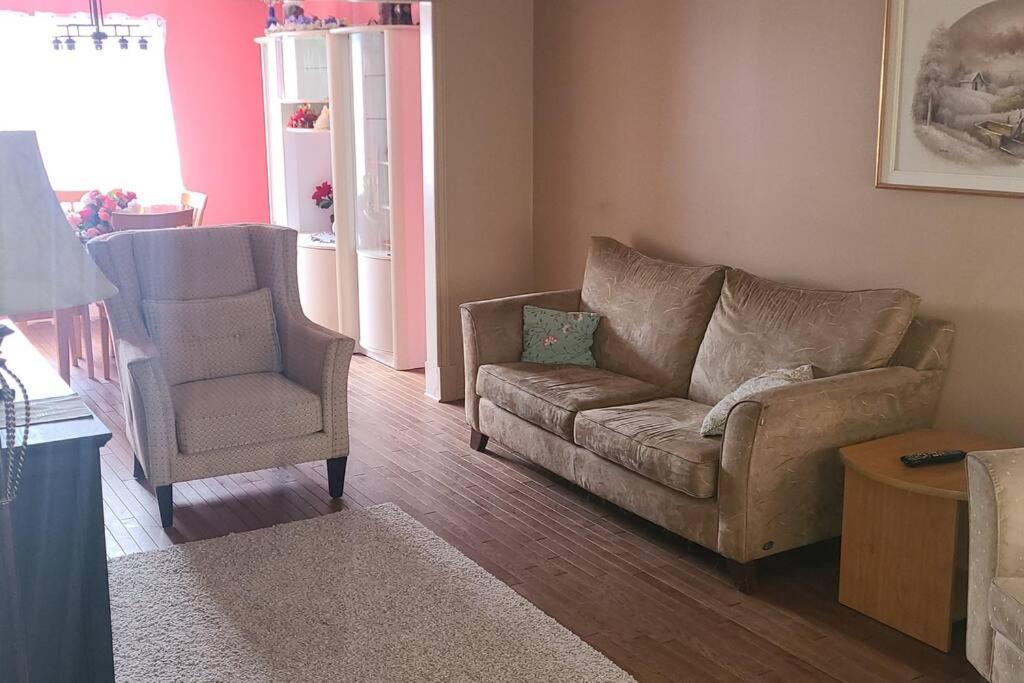Entire 9 Person House With Sky Light Appartement Ottawa
