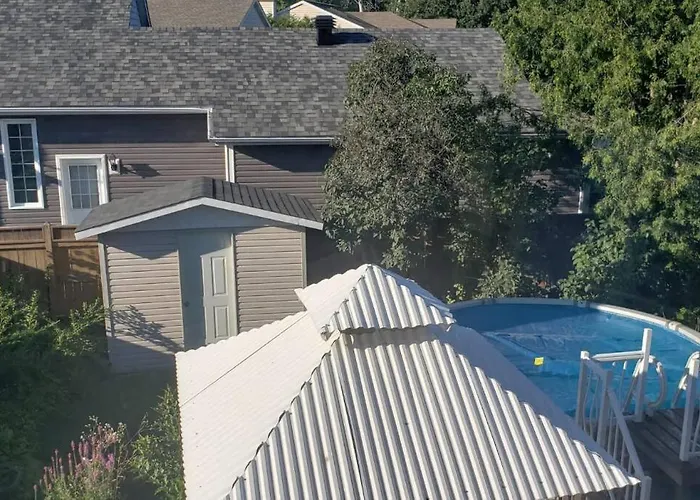 Entire 9 Person House With Sky Light